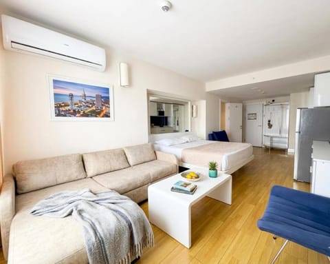 Kitchen or kitchenette, Seating area, Dining area, air conditioner