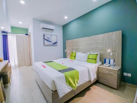 Photo of the whole room, Bedroom, air conditioner