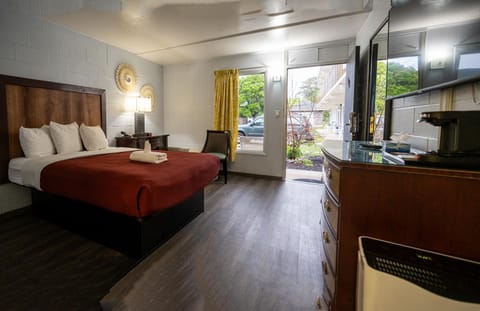 Bed, View (from property/room)