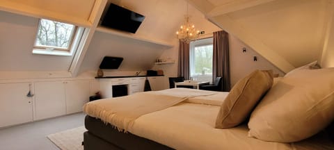 TV and multimedia, Kitchen or kitchenette, Bedroom