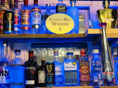 Lounge or bar, Food and drinks, Drinks