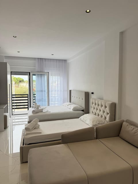 Bed, Photo of the whole room, Seating area, Bedroom