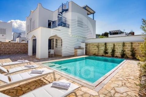 Property building, Swimming pool, Swimming pool