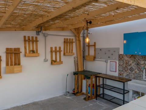 Balcony/Terrace, hair dresser
