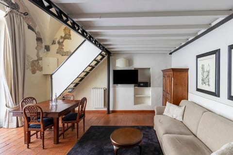 TV and multimedia, Living room, Dining area