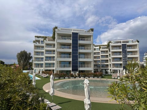 Property building, Swimming pool