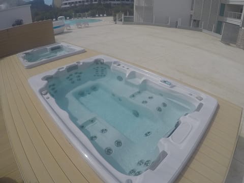 Hot Tub, Solarium, Swimming pool