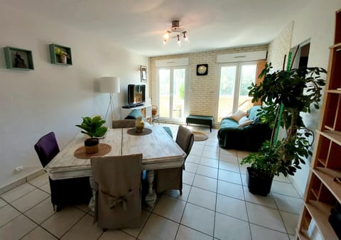 Game Room, Library, TV and multimedia, Living room, Seating area, Dining area
