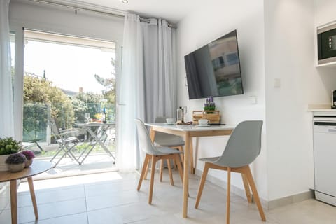 TV and multimedia, Dining area