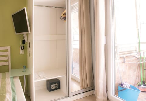 Bedroom, Area and facilities, wardrobe