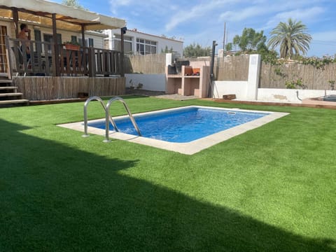 Spring, Off site, Day, Garden, Garden view, Pool view, Swimming pool, sunbed