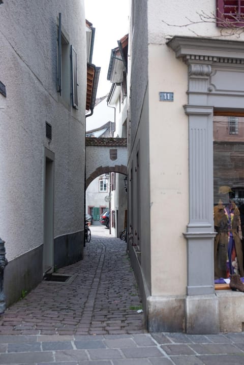 Property building, Nearby landmark, Neighbourhood