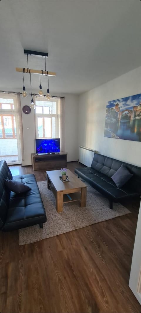 Communal lounge/ TV room, TV and multimedia, Living room, Seating area, Evening entertainment