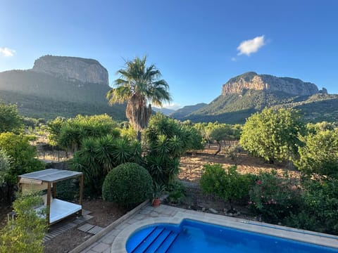 Nearby landmark, Natural landscape, Mountain view, Pool view, Swimming pool, sunbed