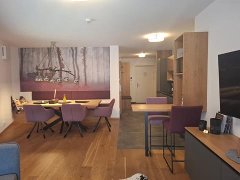 Dining area, kitchen