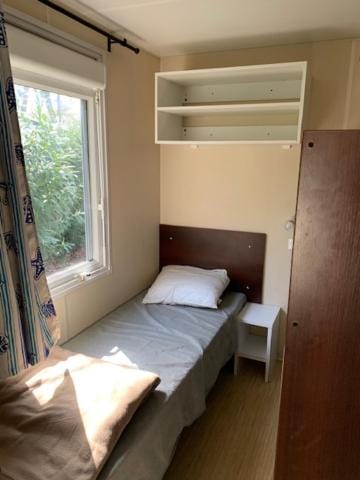 Mobil-Home Saint Cheron Campground/
RV Resort in Île-de-France