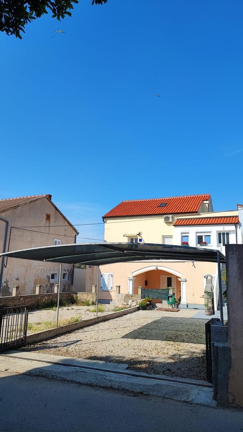 Apartment Roman Apartment in Murter