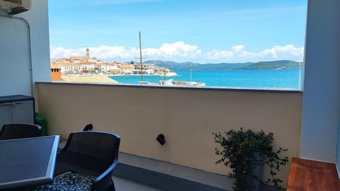 Apartment Roman Apartment in Murter