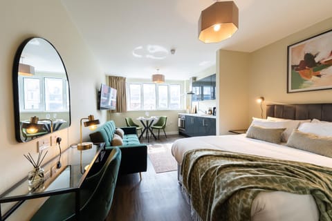 Kitchen or kitchenette, Bedroom
