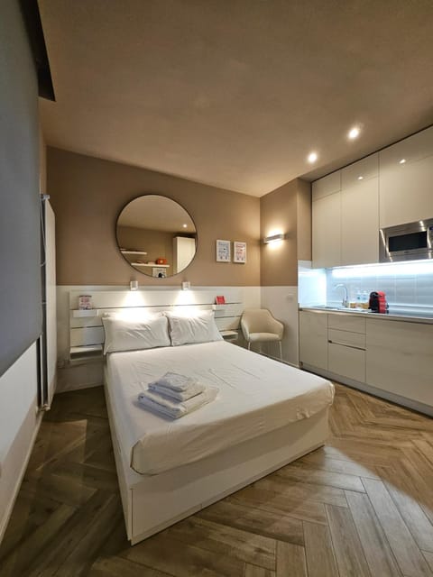 Bed, Kitchen or kitchenette, Living room, Photo of the whole room, Bedroom