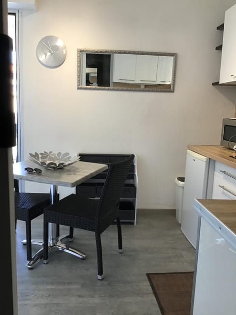 Dining area, kitchen