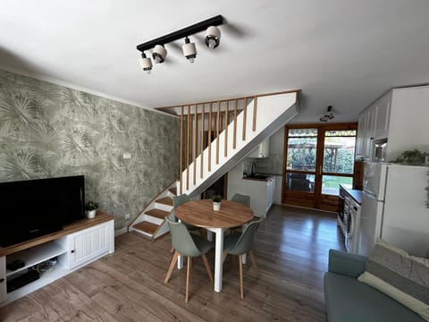 TV and multimedia, Seating area