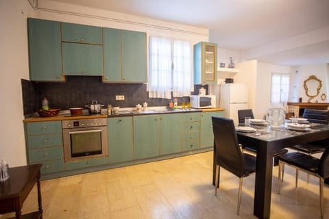 Traditional villa appartment with garden, also for gatherings ,15 minutes from Thessaloniki airport Apartment in Halkidiki