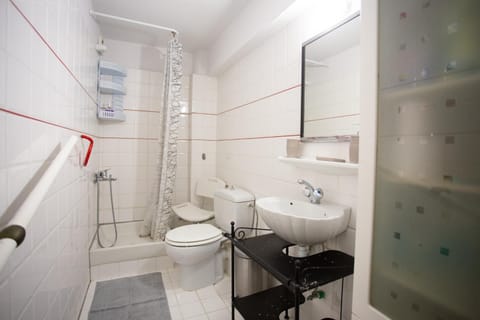 Traditional villa appartment with garden, also for gatherings ,15 minutes from Thessaloniki airport Apartment in Halkidiki