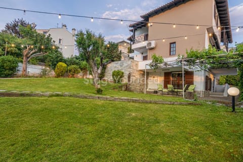 Traditional villa appartment with garden, also for gatherings ,15 minutes from Thessaloniki airport Apartment in Halkidiki