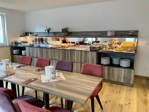 Breakfast, Buffet breakfast