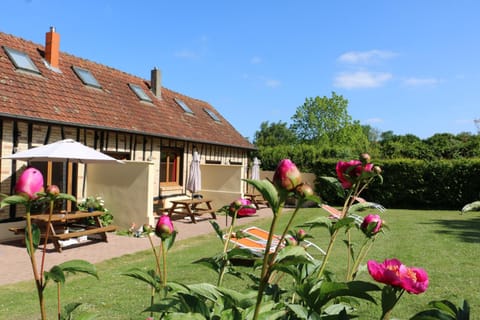 Property building, Spring, Day, Natural landscape, Garden, Garden view