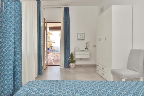 Bed, Balcony/Terrace, Bedroom