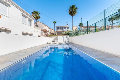 Pool view, Swimming pool, sunbed