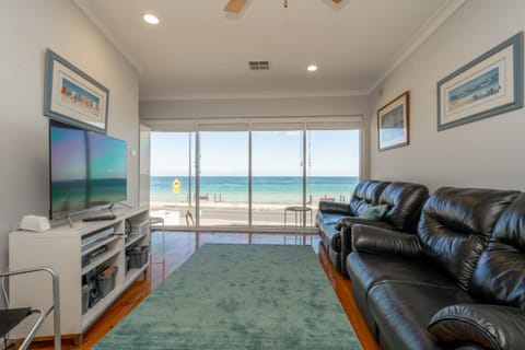 TV and multimedia, Living room, Sea view