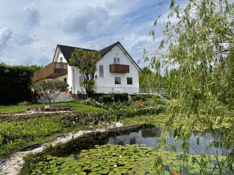 Property building, Natural landscape, Lake view
