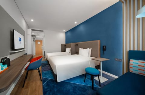 Bed, TV and multimedia, Bedroom