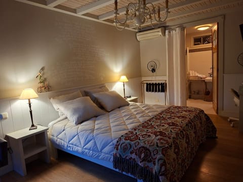Bed, Photo of the whole room, Bedroom, internet