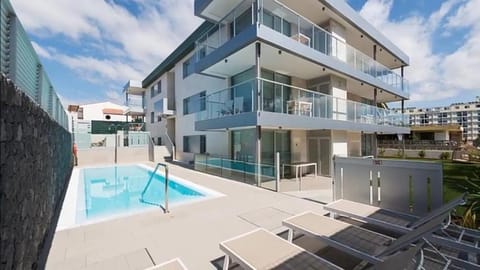 Property building, Day, Swimming pool, Swimming pool
