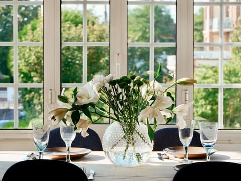 Food and drinks, Dining area, Food