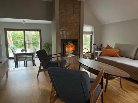 Seating area, flat iron