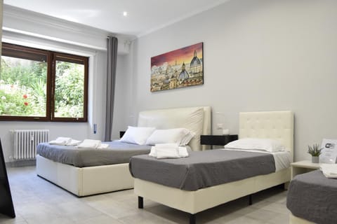 Bed, Photo of the whole room, Bedroom, Garden view