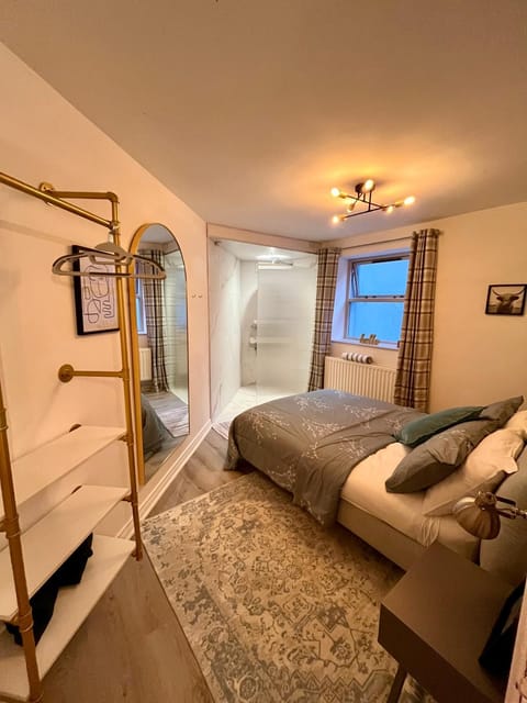 Stunning 3 bed seafront mansion building sleeps 6 adults or 8 with kids Apartment in Portrush