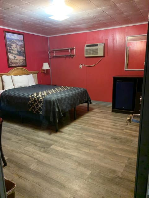 Bed, TV and multimedia, air conditioner