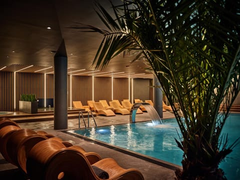 Pool view, Swimming pool, sunbed