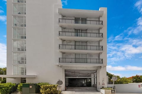 Roami at Grove 27 Apartment in Coral Gables