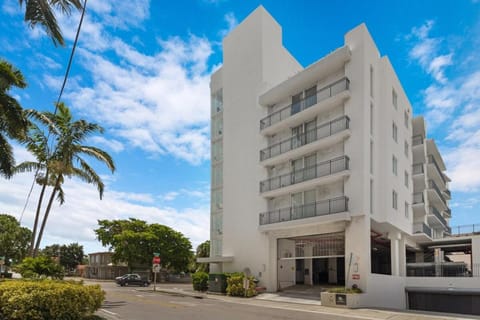 Roami at Grove 27 Apartment in Coral Gables