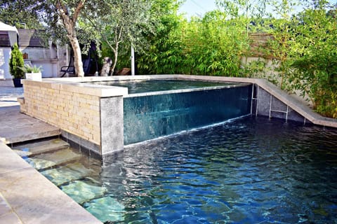 Hot Tub, Swimming pool