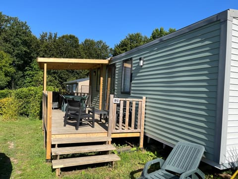 Mobilhome tout confort R10 domaine de lanniron Campground/ 
RV Resort in Quimper