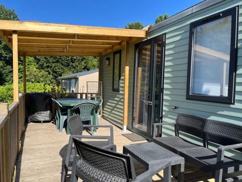 Mobilhome tout confort R10 domaine de lanniron Campground/ 
RV Resort in Quimper
