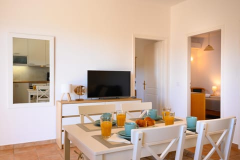 TV and multimedia, Dining area